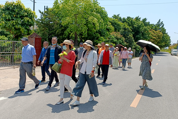 4月9日上午，珠海民進斗門總支組織調研組到蓮洲鎮開展徒步考察調研2_副本.jpg